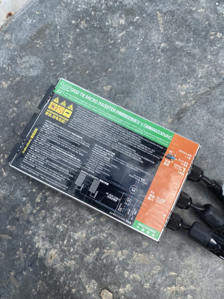 Los microinversores producen electricidad compatible para que la utilices en toda tu casa, es una electricidad compatible con todos tus equipos eléctricos.