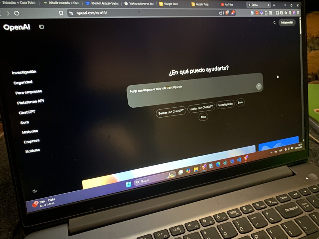 Imagen por Irvis Murillo – Sitio web de OpenAI, una de las plataformas de IA más populares en la actualidad.