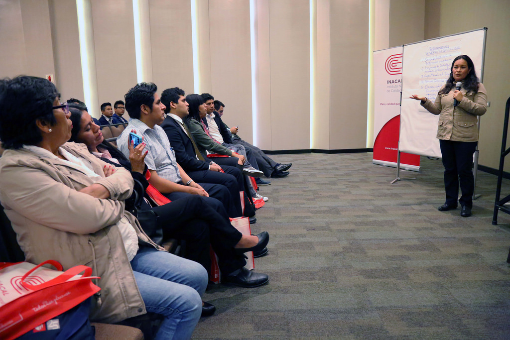 Para ampliar nuestra red profesional y enriquecer nuestra perspectiva, es muy útil asistir a eventos gratuitos. En ellos, tendremos la oportunidad de relacionarnos con profesionales y conocer opiniones diversas, sentando las bases de una red de contactos sólida