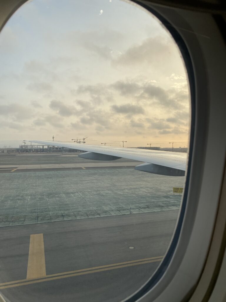 Después de 2 años de espera y de obtener el dinero necesario para viajar, pude cumplir mi promesa de ir a Polonia. Fue una experiencia increíble y llena de desafíos, pero lo más destacable fue que logré enfrentarme a mis propios miedos y destruir para siempre ese estado mental que me paralizaba.