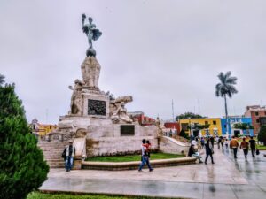 ¿Qué estudiar en La Libertad? Ingenierías: hasta S/3,849. Carreras técnicas: hasta S/2,371. La brecha no es tan grande. Descubre los salarios reales por carrera