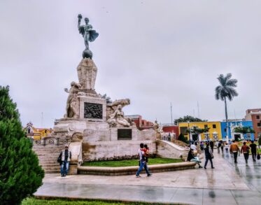 ¿Qué estudiar en La Libertad? Ingenierías: hasta S/3,849. Carreras técnicas: hasta S/2,371. La brecha no es tan grande. Descubre los salarios reales por carrera