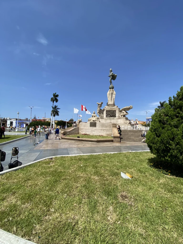 El crecimiento regional puede leerse en los reportes; el costo de vida, en cambio, se siente en cada decisión doméstica.